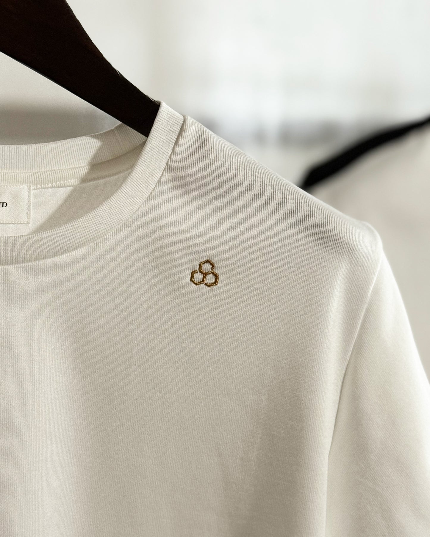 "Honey Comb" Embroidered T-Shirt / White