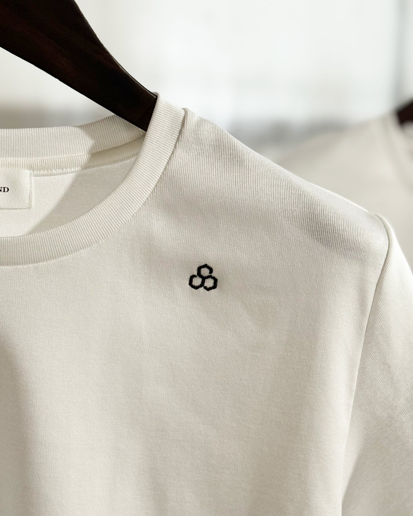 "Honey Comb" Embroidered T-Shirt / White